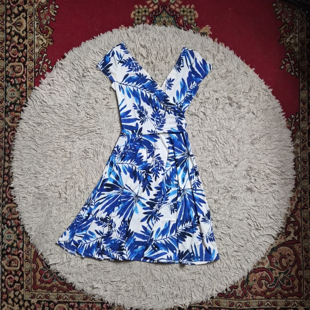 Womens Maggy London Dress Size 4 Botanical Leaf Print Blue White Spring Summer ✨